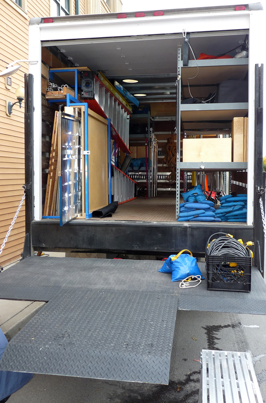 Grip Truck Aisle Lift Gate